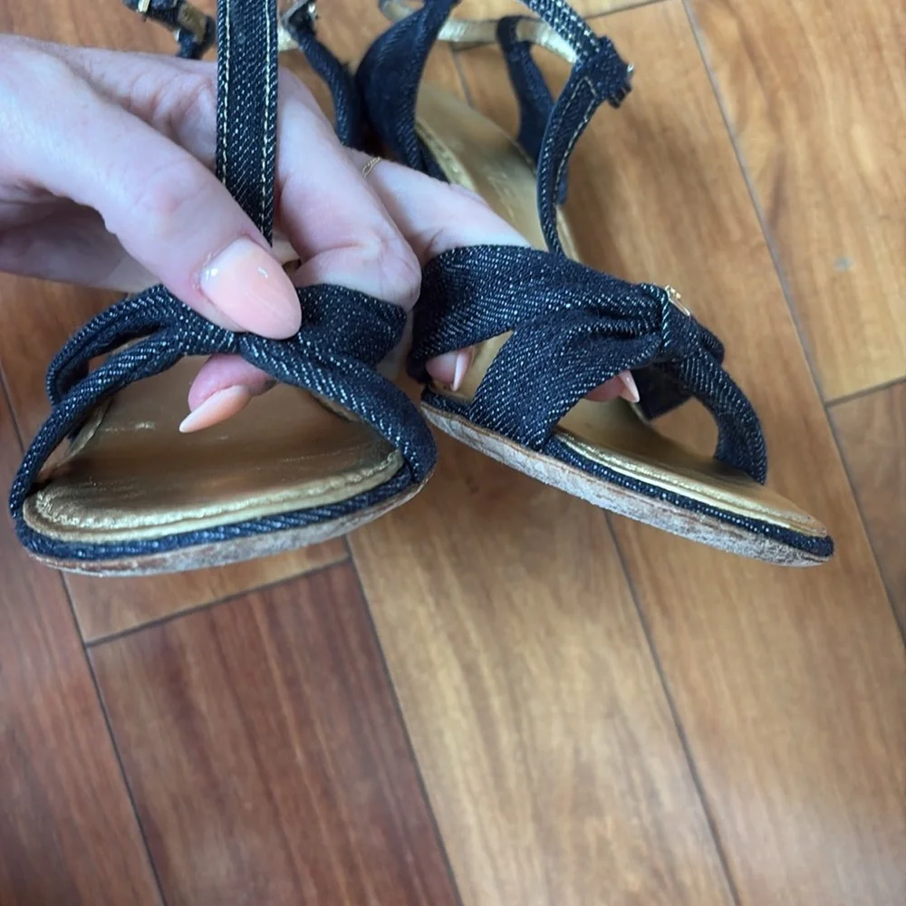 Authentic Chanel dark denim heels - Picture 7 of 9